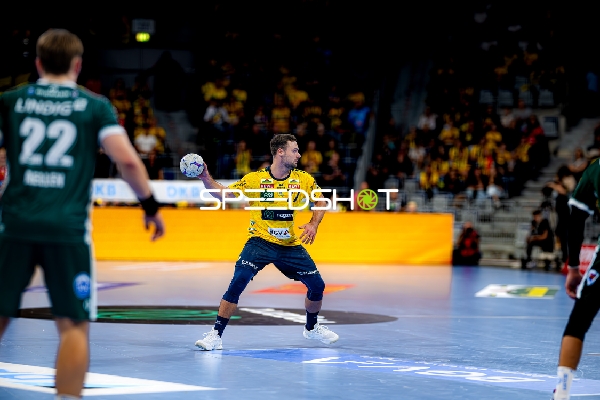 Dani Baijens (77; Rhein Neckar Löwen) wirft aufs Tor