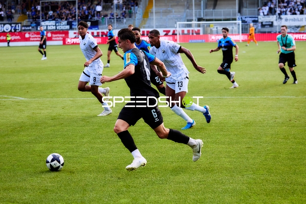 Zweikampf um Ballbesitz