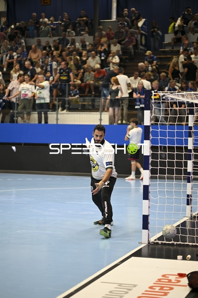 Karim Hendawy (66; HSG Wetzlar) steht bereit im Tor