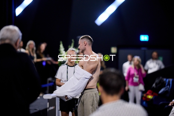 Ringside-Zone Face-Off