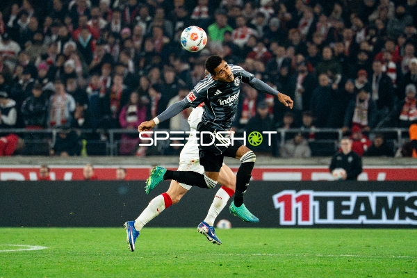 Kopfball-Duell im Spiel