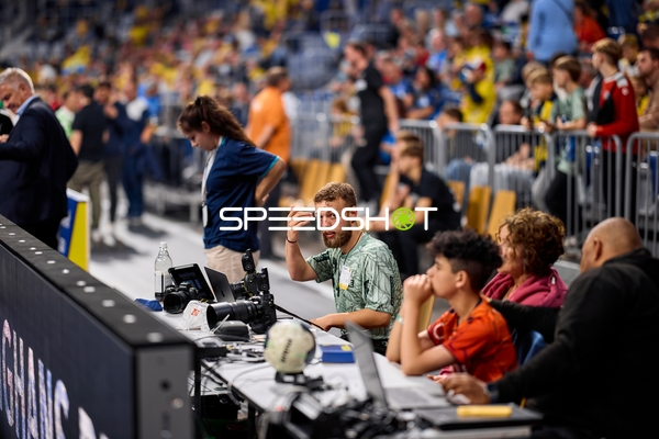 Fotograf Max Krause bei Arbeit