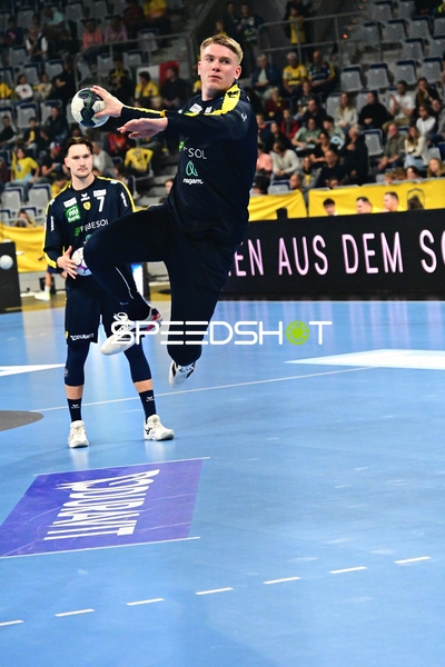 Robert Timmermeister mit Sprungwurf für Rhein Neckar Löwen