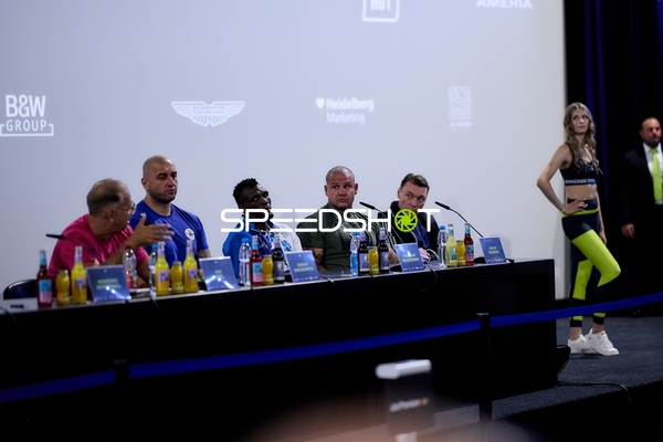 Ringside-Zone Face-Off Pressekonferenz