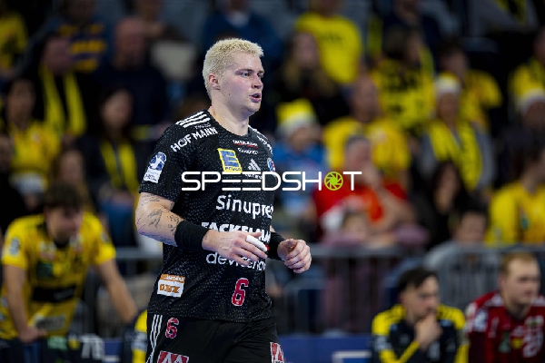 Marek Nissen (6; HC Erlangen) in Aktion