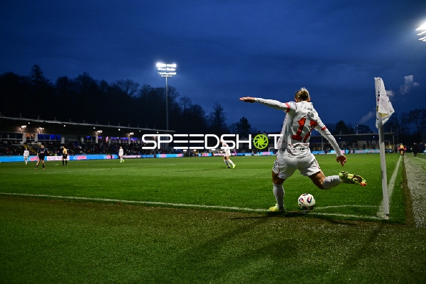 Eckstoß von Klara Bühl (17; FC Bayern München)