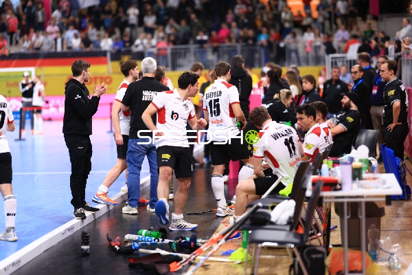 Benjamin STANZL (13; Österreich) auf der Bank