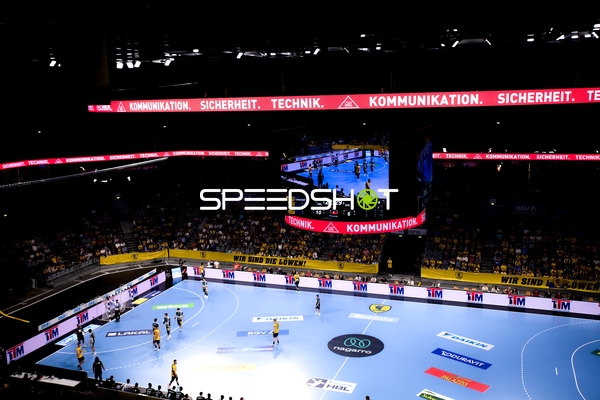 Teams positionieren sich vor Anpfiff