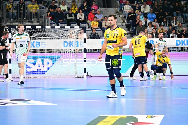 Dani Baijens und weitere Spieler im Spiel zwischen Rhein-Neckar Löwen und SC DHfK Leipzig