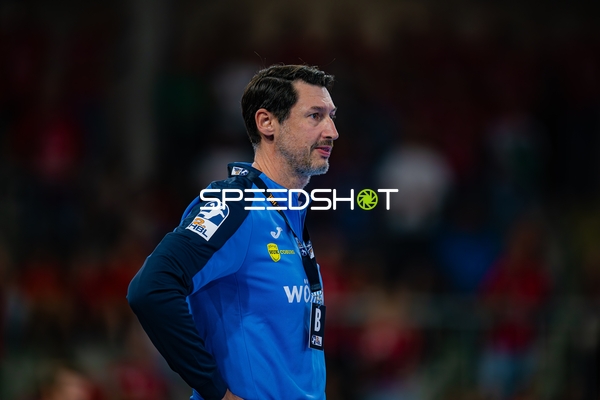 Coach 98; HSC 2000 Coburg an der Seitenlinie