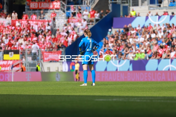 Torwart Stina Johannes (1; VFL) im Einsatz