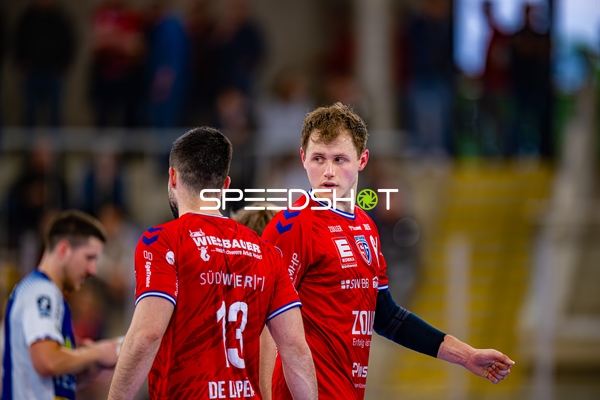 13, SG BBM Bietigheim und Maximilian Hejny (64, SG BBM Bietigheim) im Gespräch