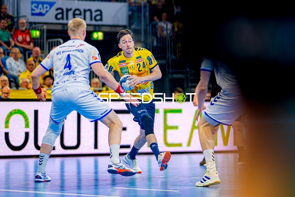 Wurf von Patrick Groetzki (24;Rhein Neckar Löwen) in Halbzeit