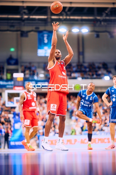 Spannender Freiwurf während des Spiels