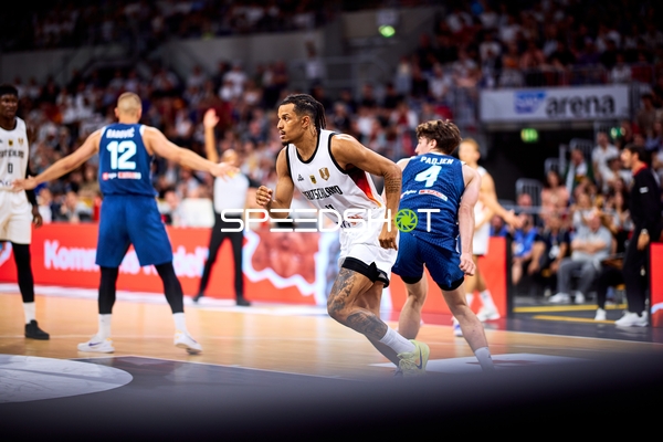 Nelson Weidemann (11; Deutschland) auf dem Court