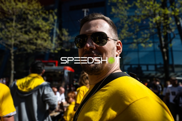 Fans bereiten sich auf das Halbfinale vor