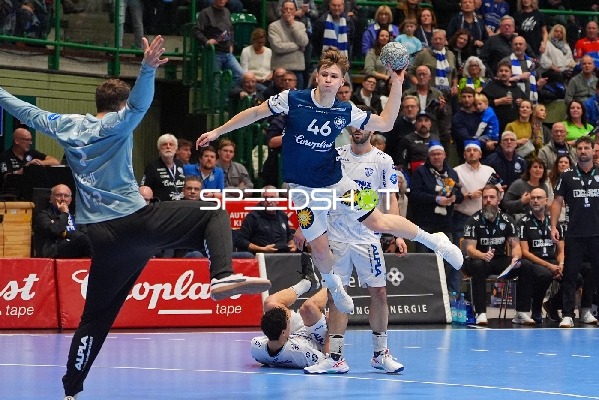 Julian Fuchs (46; Bergischer HC) in Aktion