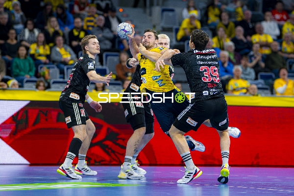 Christopher Bissel (21; HC Erlangen) und Marek Nissen (6; HC Erlangen) in Aktion