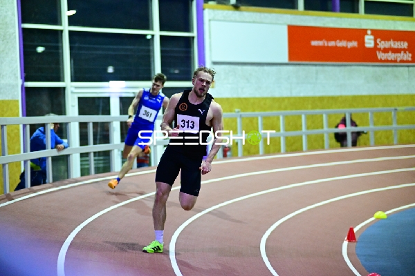 Sprintduell zwischen Hohmann Tobias (313; SSC Koblenz-Karthause) und 361; LG Idar-Oberstein