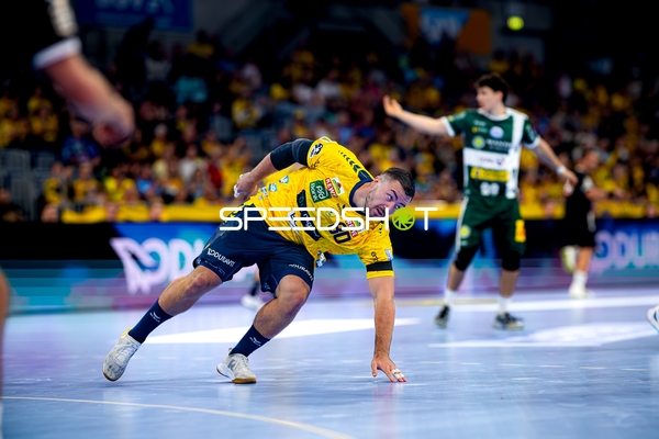 Jannik Kohlbacher (80; Rhein Neckar Löwen) positioniert sich