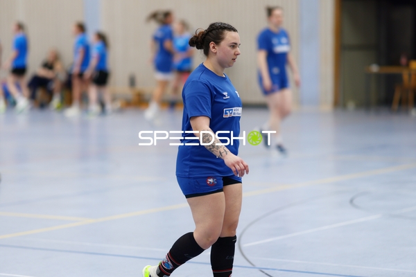 Spielerin von TV Edingen bei der Aufwärmphase