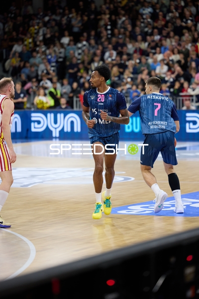 Spielszene mit Michael Weathers (20; MLP Academics Heidelberg) und Dusan Neskovic (7; MLP Academics Heidelberg)