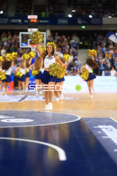 Fan-Szene mit Cheerleadern