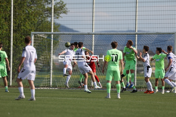 Kopfball im Strafraum