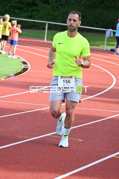 Läufer mit Startnummer 156