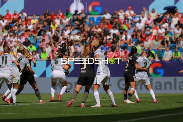 Zweikampf im Strafraum