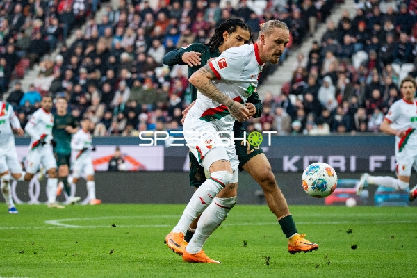 Zweikampf um den Ball