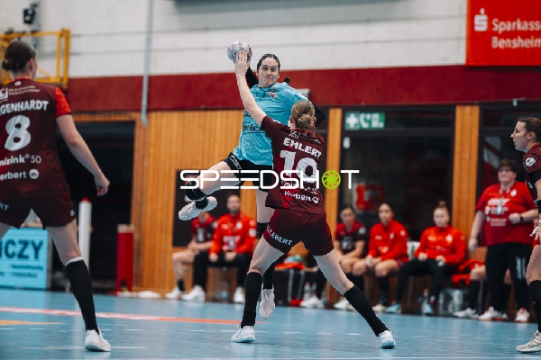 Szene mit Mareike Thomaier (2; HSG Bensheim/Auerbach) und 10; Thüringer HC
