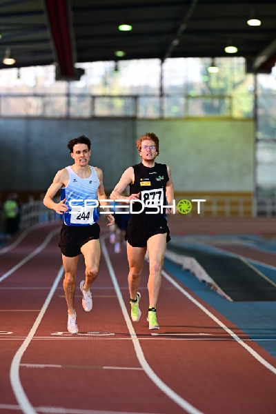 Startnummern 244 und 877 im Rennen