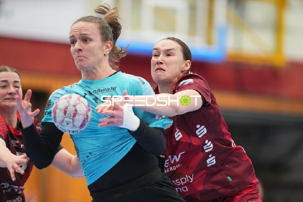 Szene mit Luca Farago (19; Thüringer HC) und Lena Sophia Degenhardt (8; HSG Bensheim/Auerbach)