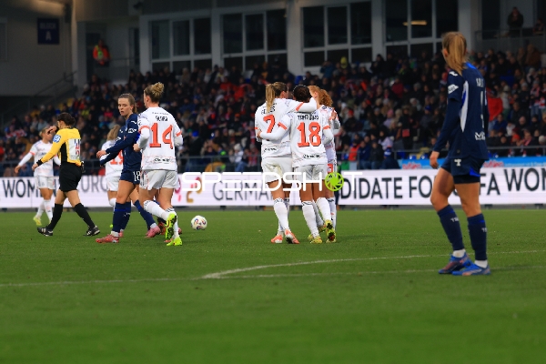 Spielszene mit Momoko Tanikawa (18; FC Bayern München)