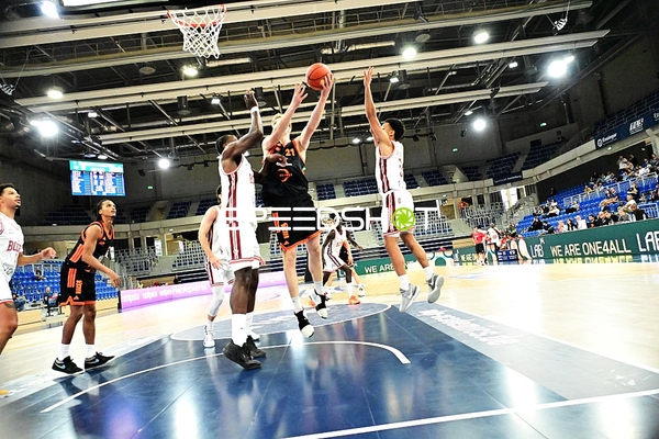 Wurfversuch von Lars Thiemann (21; Rasta Vechta)