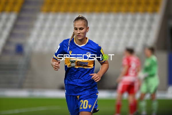 Spielerin Steffi Schmid (20; CZJ) in Aktion