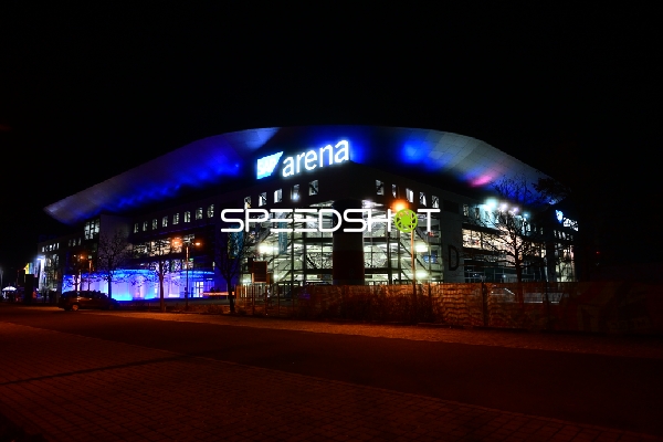 SAP Arena bei Nacht