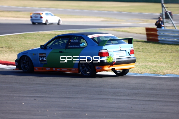 Welf Hermann im BMW 318i auf dem Hockenheimring
