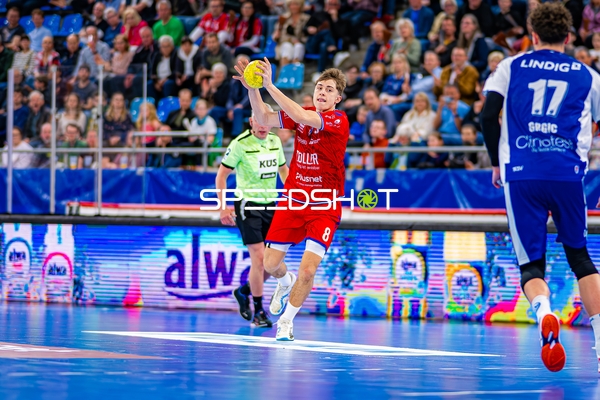 8, SG BBM Bietigheim bereitet Wurf vor