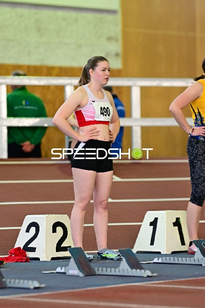 Athletin mit Startnummer 490 am Start