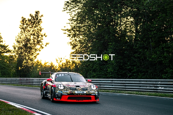 Rennwagen auf Strecke