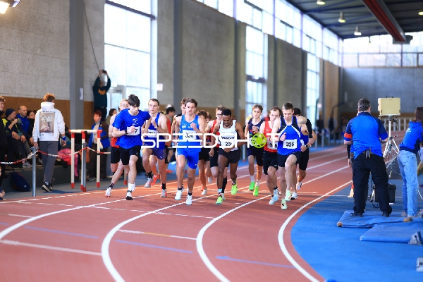 Start des Hallenlaufes mit Mohr Tobias (331; TV Laubenheim)