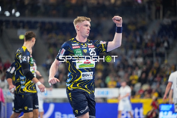 Haukur Thrastarson (25; Rhein Neckar Löwen) jubelt