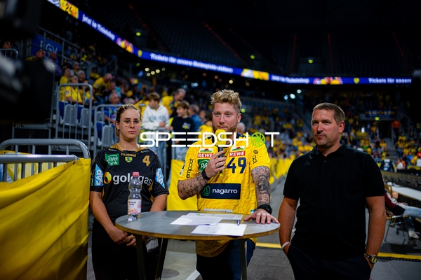 Moderation und Geschäftsführer im Interview