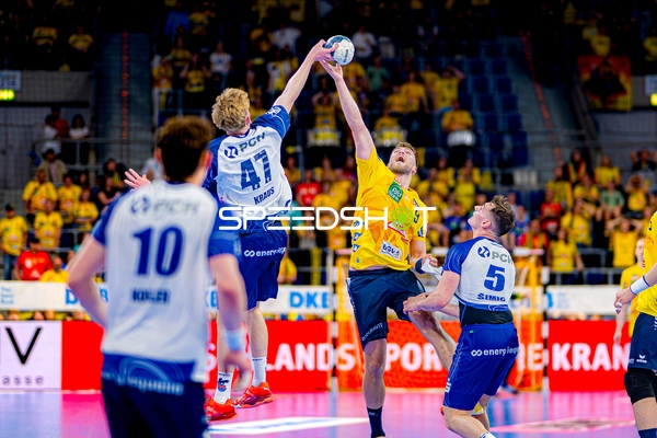 Sprungwurf Steven Plucnar Jacobsen (9;Rhein Neckar Löwen) gegen Josip Simic (5;1. VfL Potsdam), 41; 1. VfL Potsdam