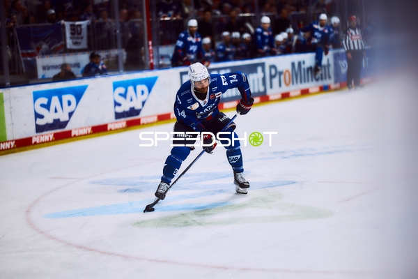 Adler Mannheim Schuss gegen Eisbären Berlin