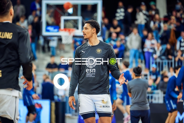 Spieler in weißem Trikot