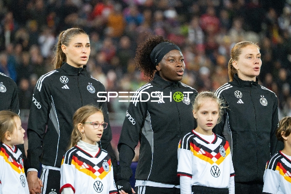 Spielerinnen vor Anpfiff