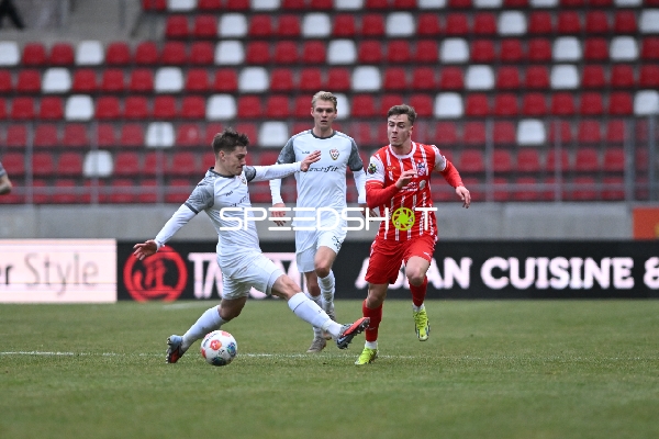 Zweikampf um den Ball